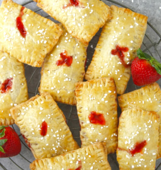 Strawberry mini pies